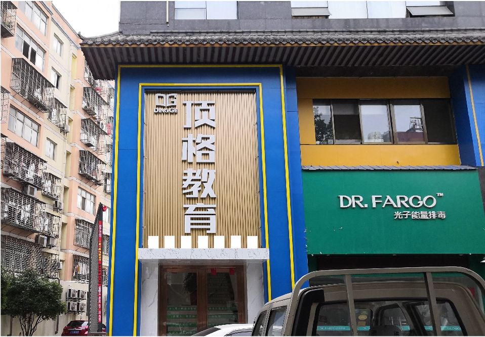 简阳门头设计要符合门店特色。