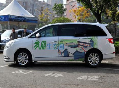 简阳户外车贴喷绘如何保持效果?